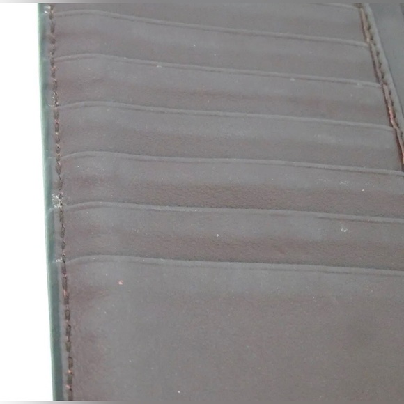 FENDI Leather Single Studs Bifold Wallet 🤩❤️🔥 - Picture 13 of 17